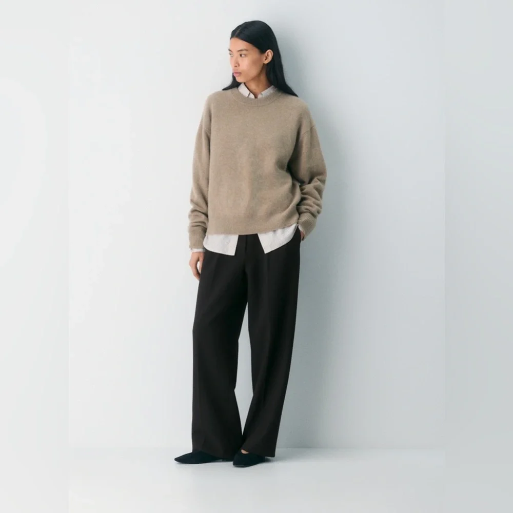 Aritzia The Effortless Pant - Picture 3 of 13